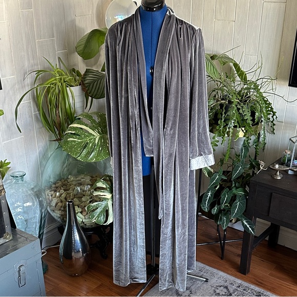 Oscar de la Renta Gray Velvet Robe - Picture 1 of 7